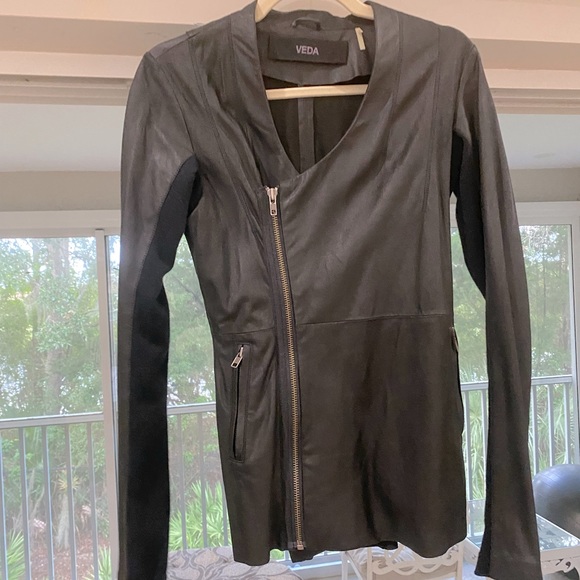 Veda featherweight leather asymmetric zipper jacket - Picture 6 of 12